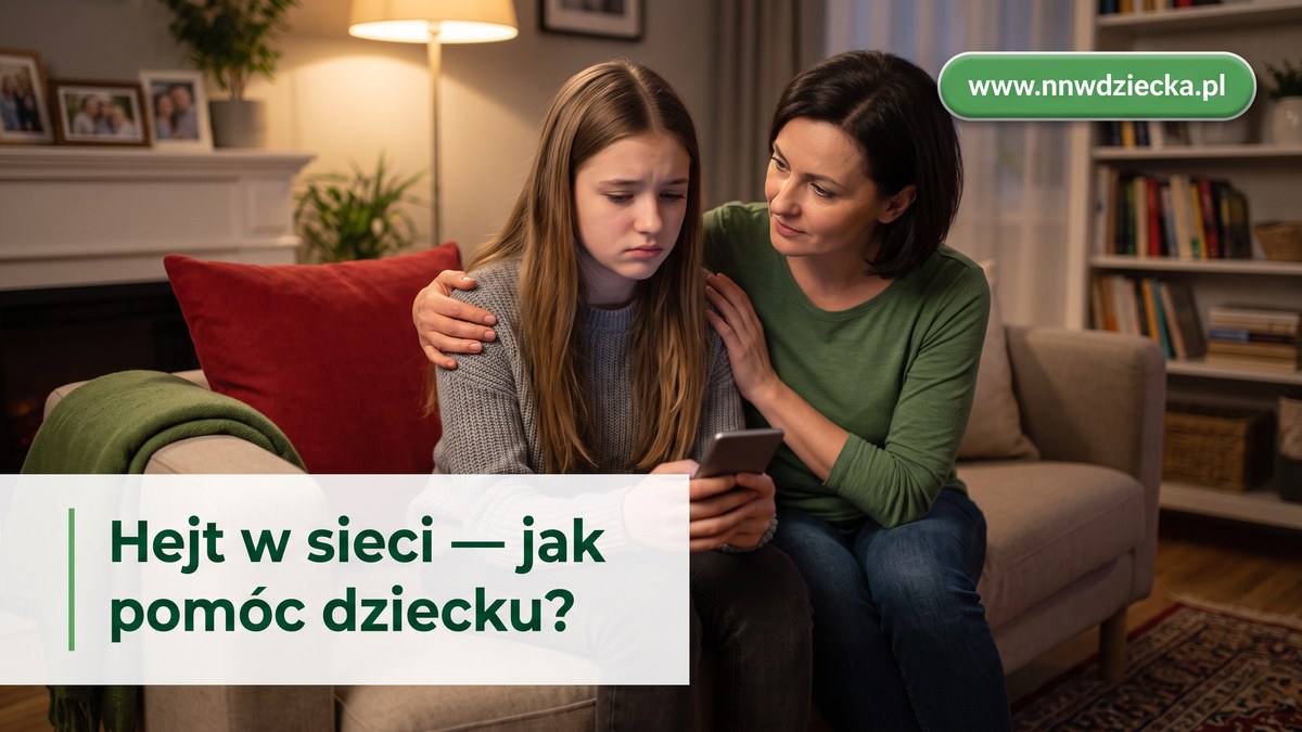 Mama wspiera nastolatkę trzymającą smartfon — reakcja rodzica na hejt w sieci