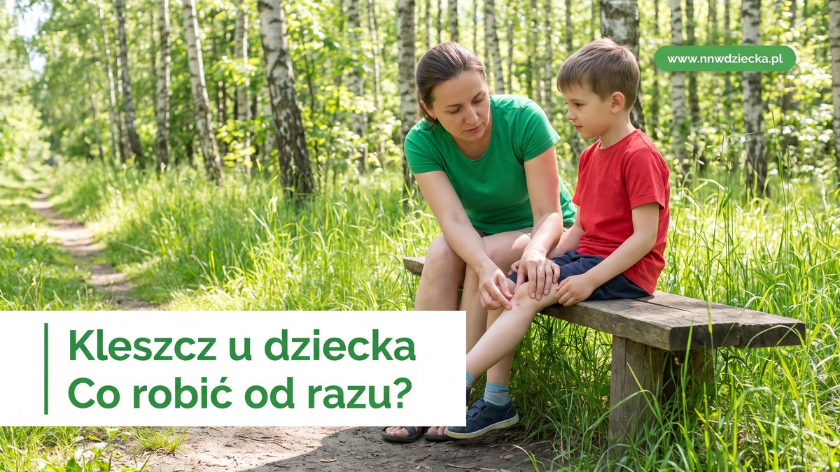 Mama oglada nogę syna na ławce na skraju lasu, szukając kleszcza