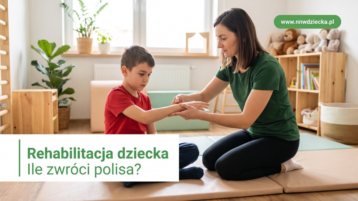 Fizjoterapeutka prowadzi ćwiczenie ręki chłopca w gabinecie rehabilitacyjnym